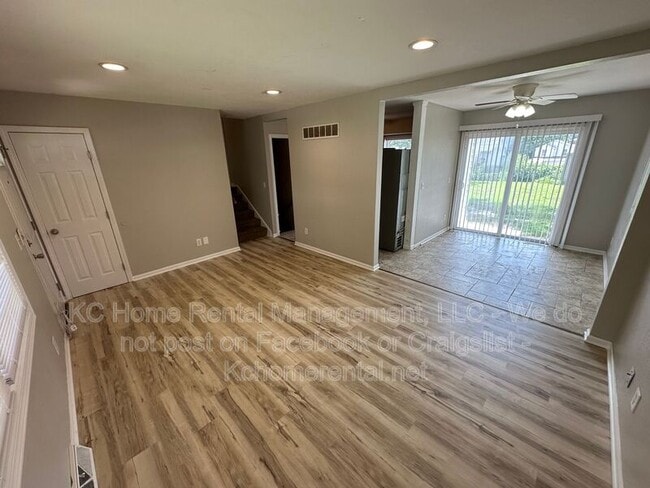 Building Photo - 5029 NE 56th Pl