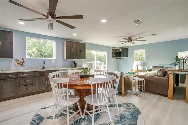 Building Photo - 520 Deer Trail