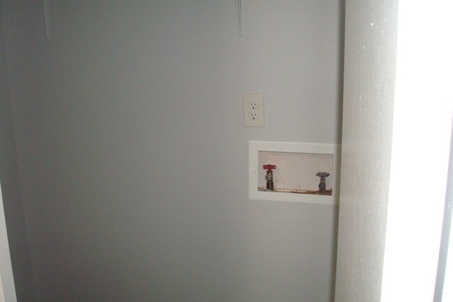 Building Photo - 502 Gracy Ave