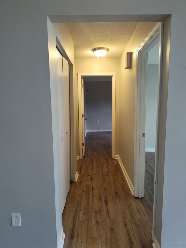Building Photo - 3 bedroom, 2 bath ranch in Radcliff, Ky