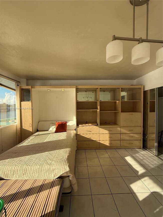 Building Photo - 6484 Indian Creek Dr