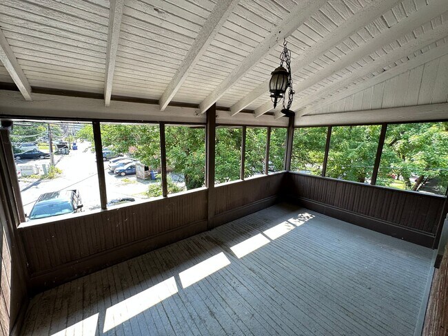 Building Photo - 1948 Summit St