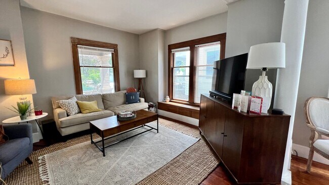 Building Photo - 531 Glenwood SE