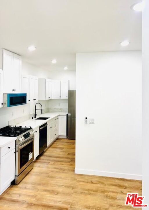 Building Photo - 938 W Glenoaks Blvd