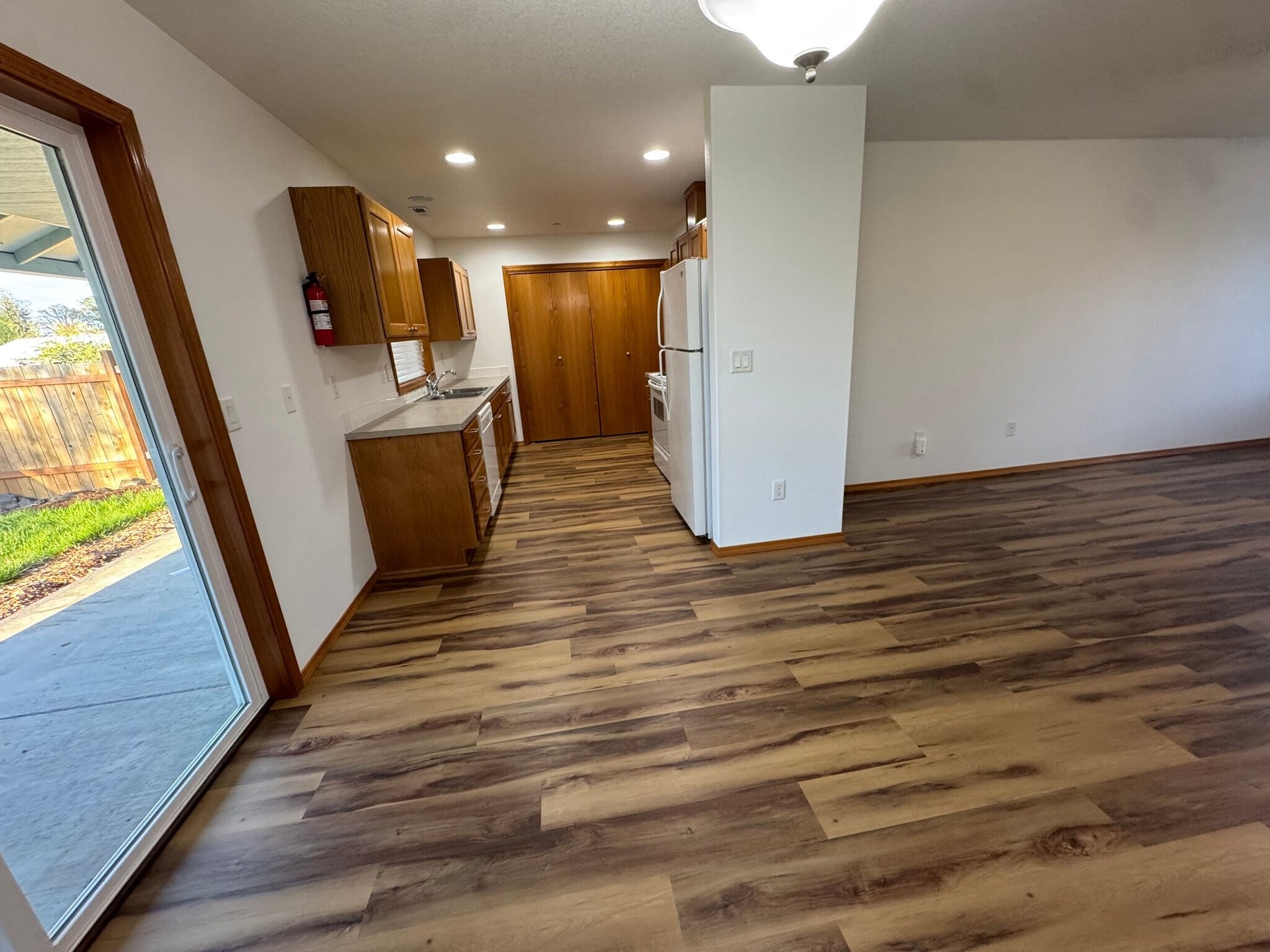 Building Photo - 400 E Washington St