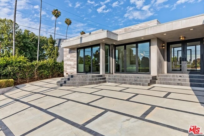 Building Photo - 12730 Montana Ave