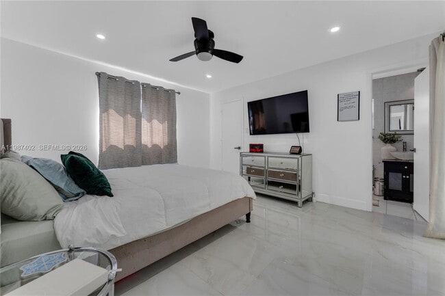 Building Photo - 6924 NW 8th Ct