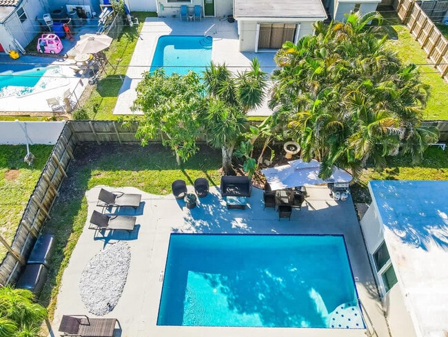 Building Photo - 3624 SW 22nd St