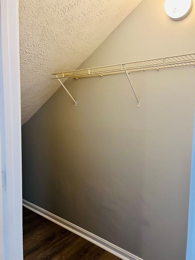 Building Photo - Updated 2 bedroom apartment in Portland no...