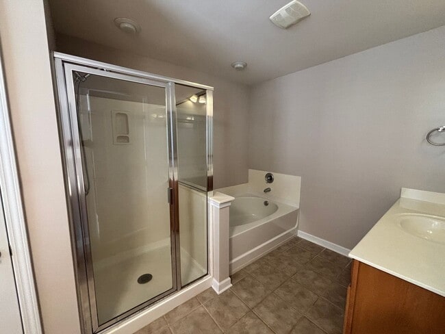 Building Photo - Stunning 5-Bedroom House near Stallings with Fenced in Yard