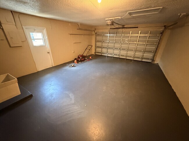 Building Photo - 10489 113th St N