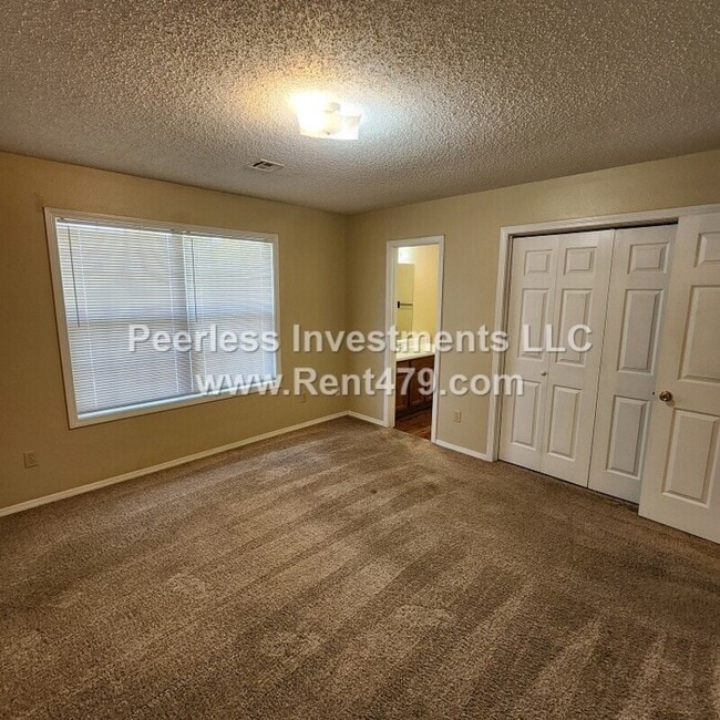 Building Photo - 505 4th Ave SW