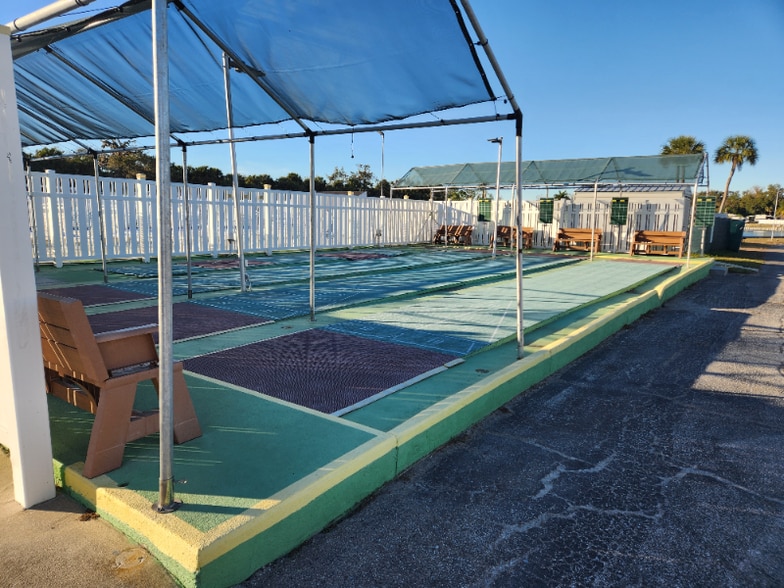 Building Photo - 420 49th St E