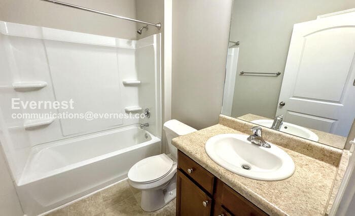 Building Photo - 215 Village Springs Dr