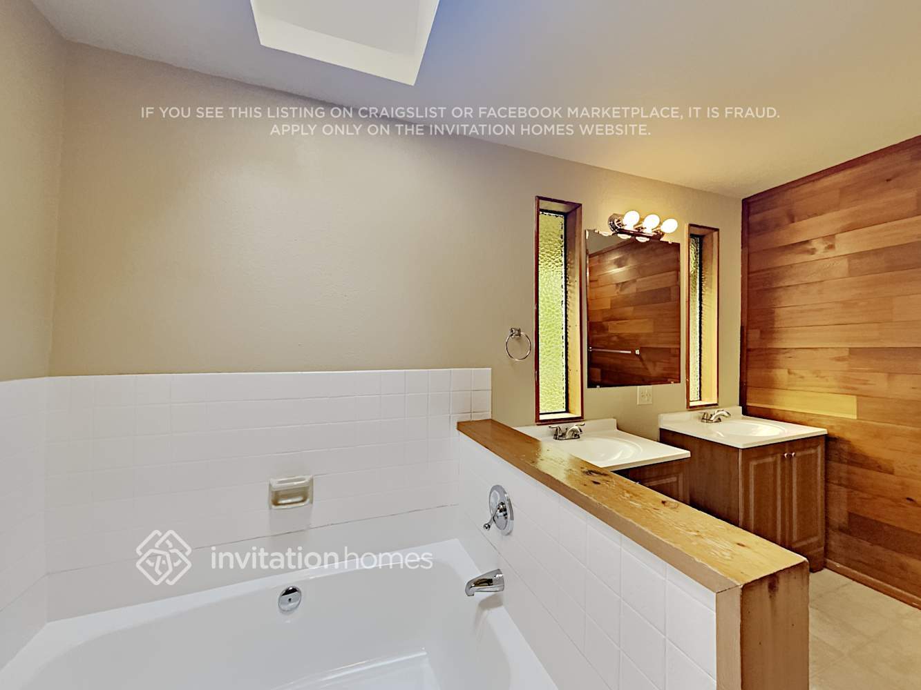 Building Photo - 2018 Tacoma Point Dr E