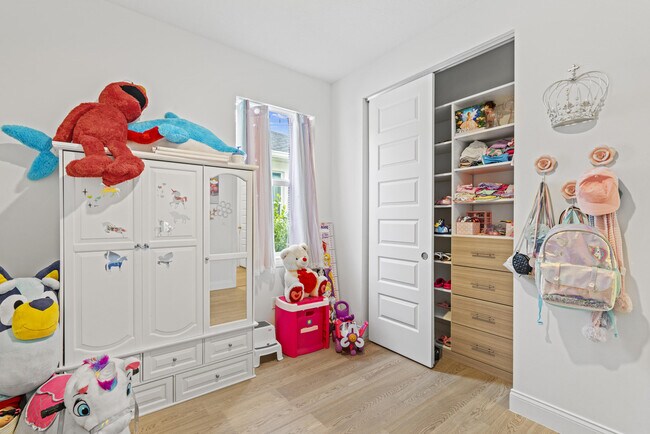 Building Photo - 8906 Dahlia Cir