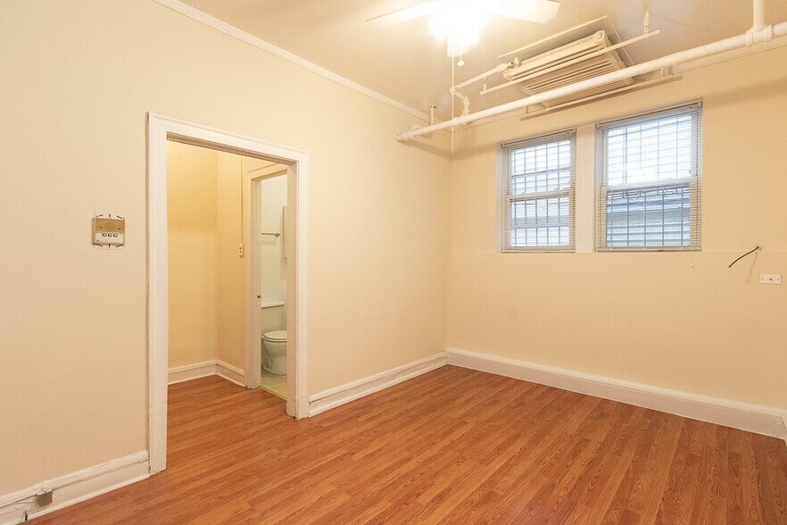 Building Photo - 2825 N Burling St