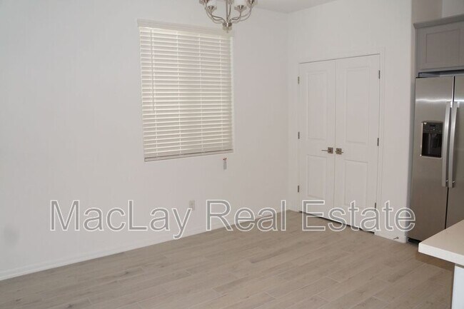 Building Photo - 3809 N 100th Dr