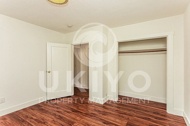 Building Photo - 891 57th St