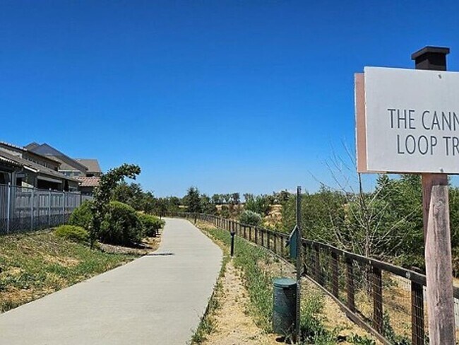 Building Photo - Upscale 2/2 Apartment in The Cannery!