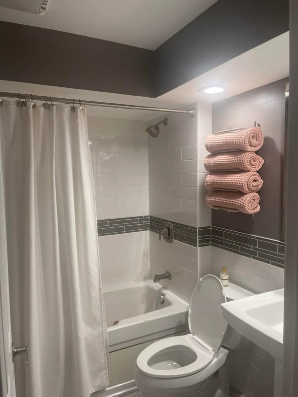 Building Photo - 6462 N Northwest Hwy