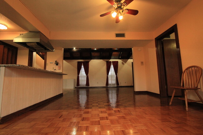 Building Photo - 3 BEDROOM, 2.5 BATHROOM CONDO IN METAIRIE