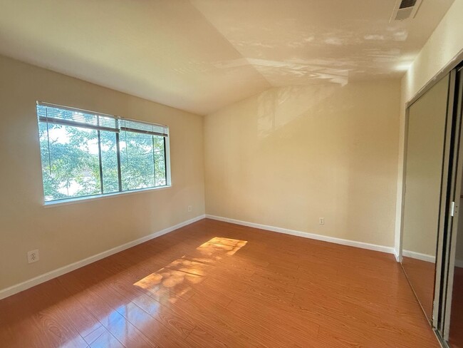 Building Photo - Fremont- Newly Upgraded, 2 Bed 2 Bath Cond...