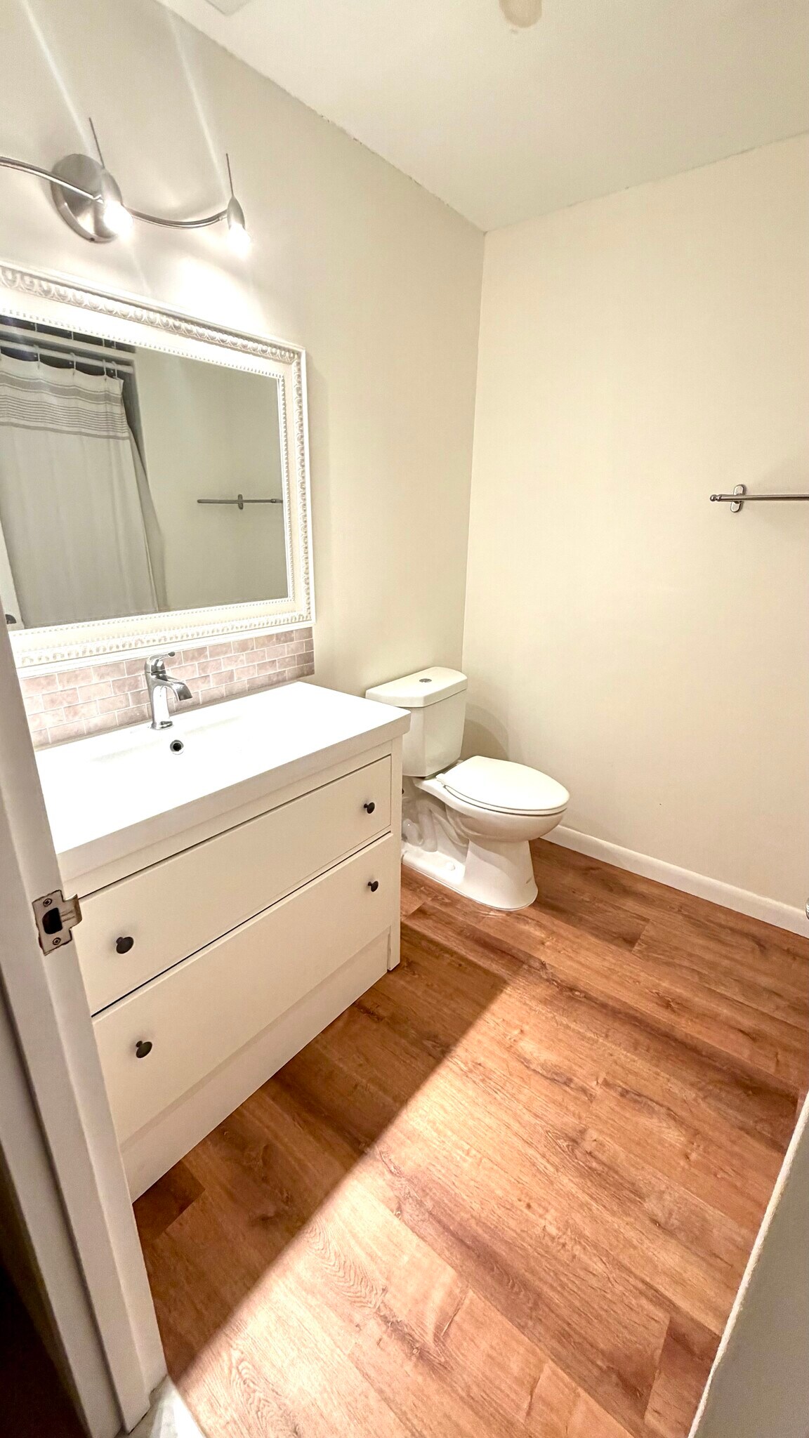 Building Photo - 1004 Paradise Rd