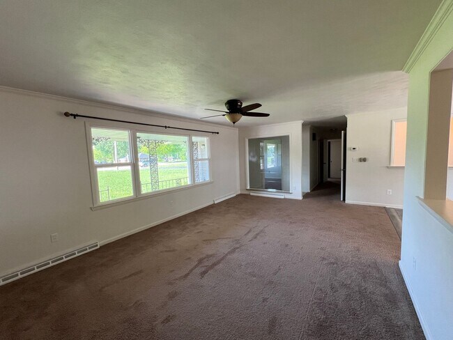 Building Photo - Home with Paradise Setting in Backyard! Available July 2026!! $2,400 Monthly!