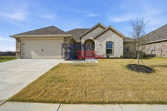 Building Photo - Thoughtfully Designed 4 Bed Home with Elevated Interiors and Lake Views