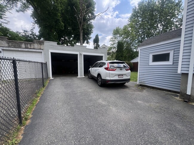 Building Photo - 35-37 Flett Rd