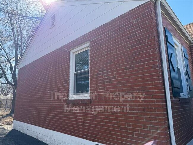 Building Photo - 17 St Genevieve Ct