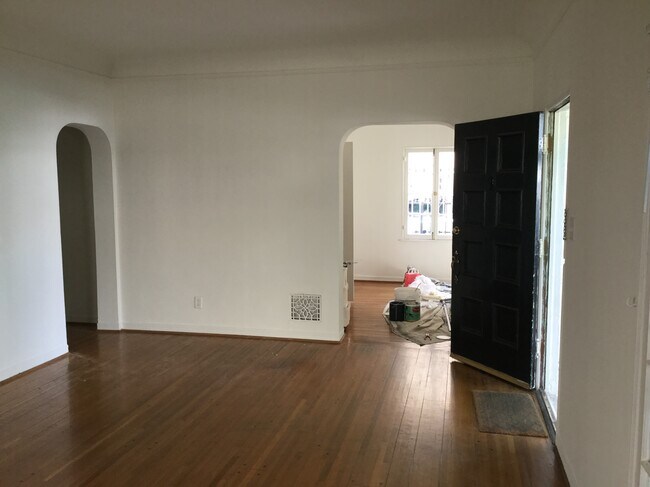 Living room - 8372 Blackburn Ave