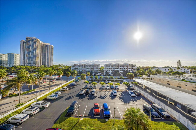 Building Photo - 3031 N Ocean Blvd