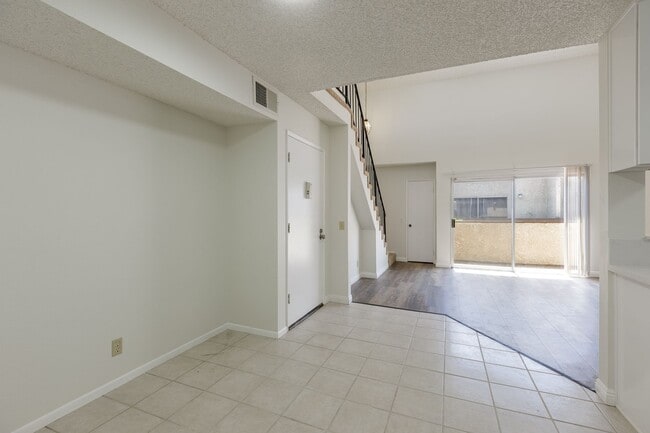 Building Photo - Spacious 2-Bedroom, 2.5-Bath Condo in Cano...