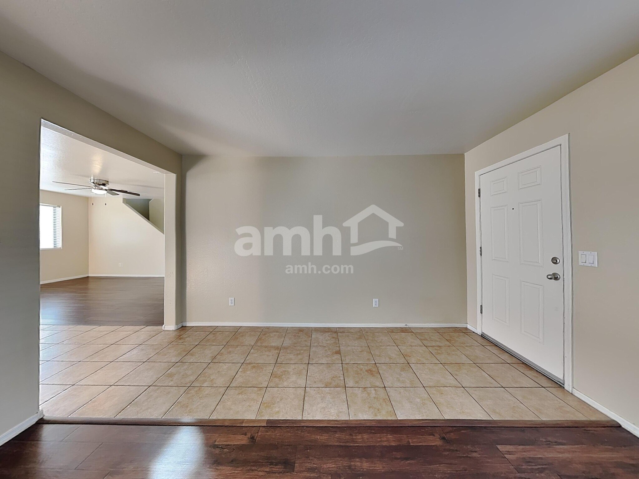 Building Photo - 1587 E Anastasia St