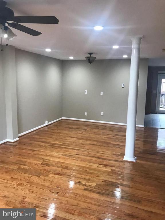 Building Photo - 42886 Nashua St