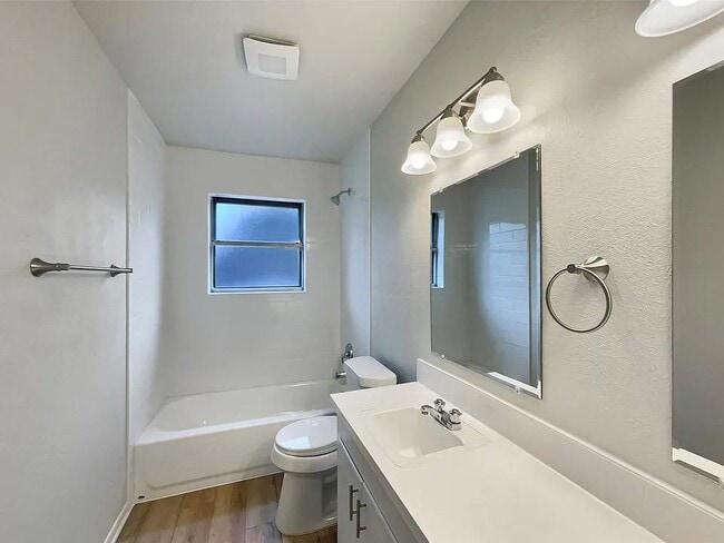 Building Photo - MOVE IN READY