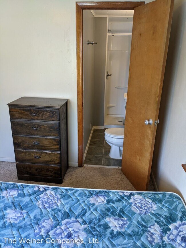 Building Photo - 1 br, 1 bath Apartment - 906 W. Springfiel...