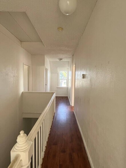 Building Photo - 2337 21st Ave
