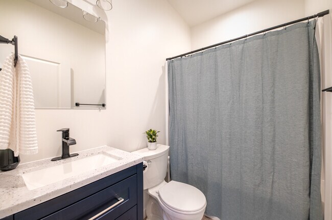 Building Photo - 833 Linstrang Wy