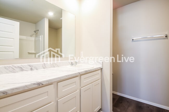 Building Photo - 1002 W Lawton Rd