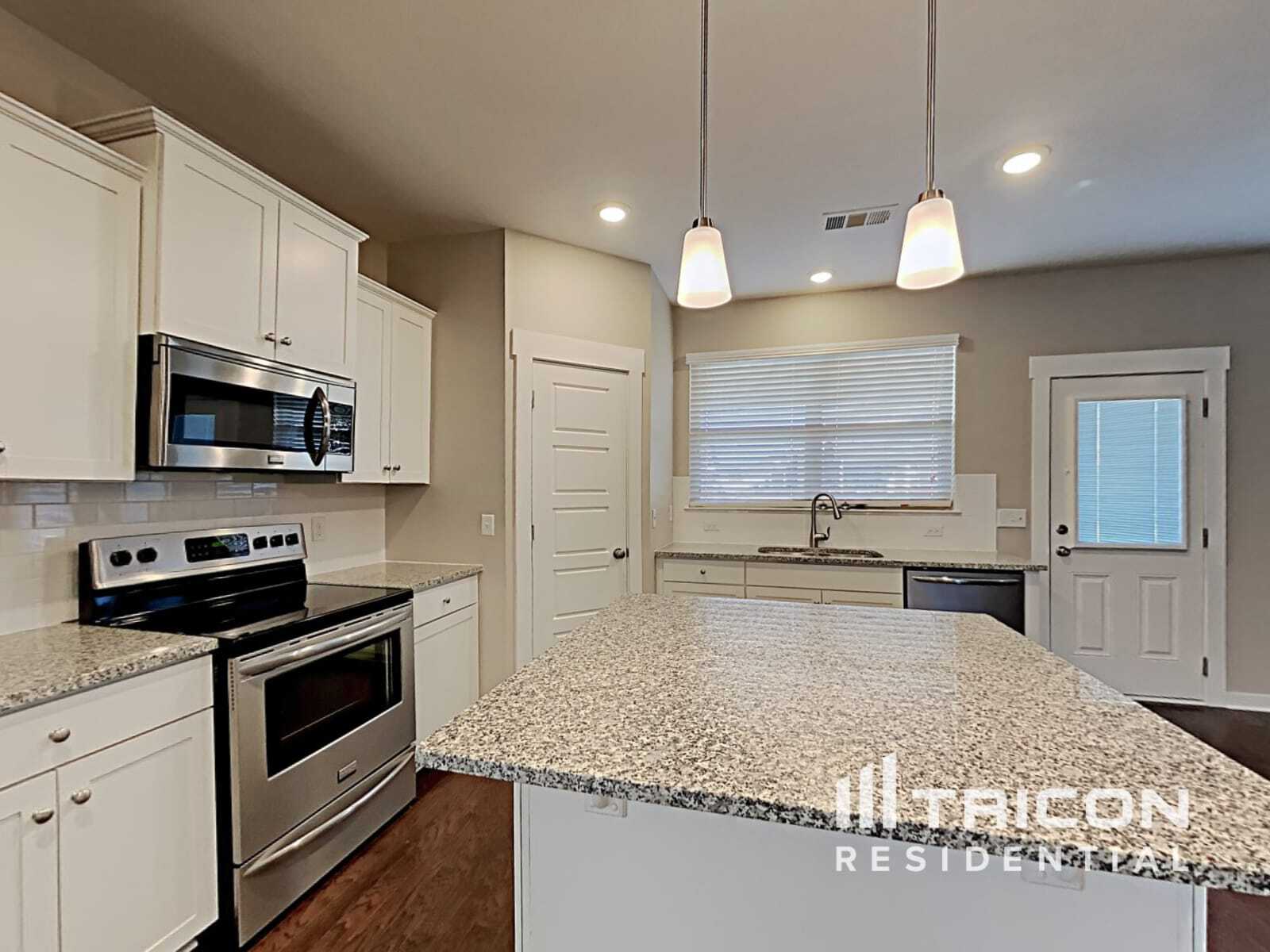 Building Photo - 745 Sapphire Dr