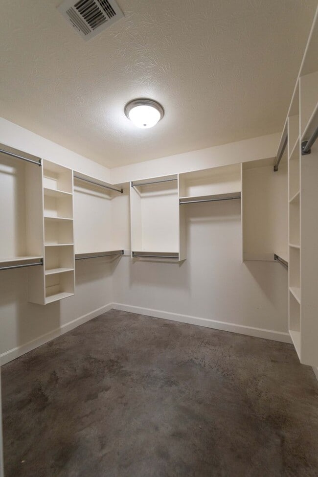 Building Photo - 1315 Alex St