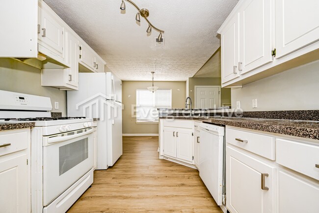 Building Photo - 100 Cody Dr