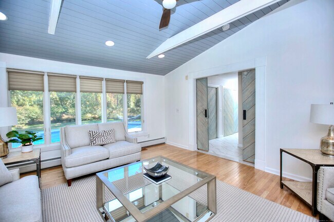 Building Photo - 19 Woodchuck Ct