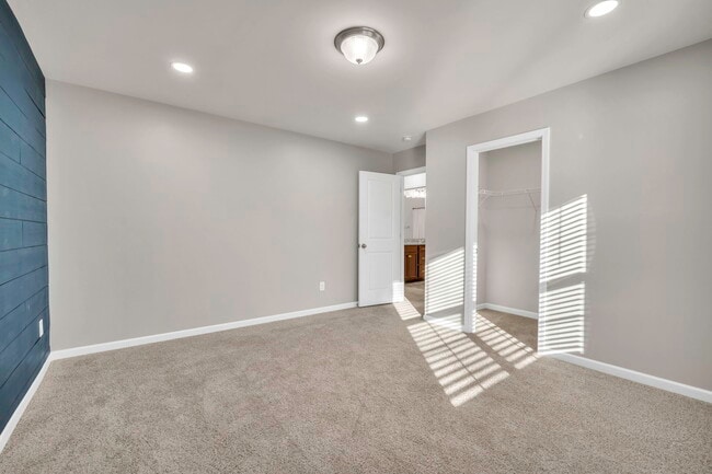 Building Photo - 222 Raleighwood Ln