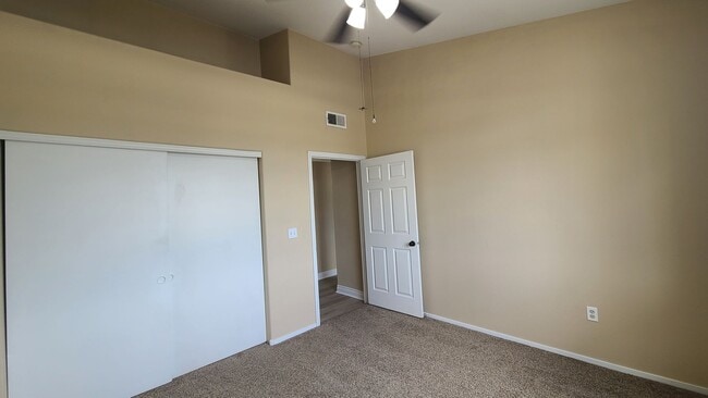 Building Photo - Upstairs 3 Bedroom condo