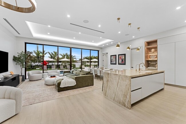 Building Photo - 220 S Swinton Ave