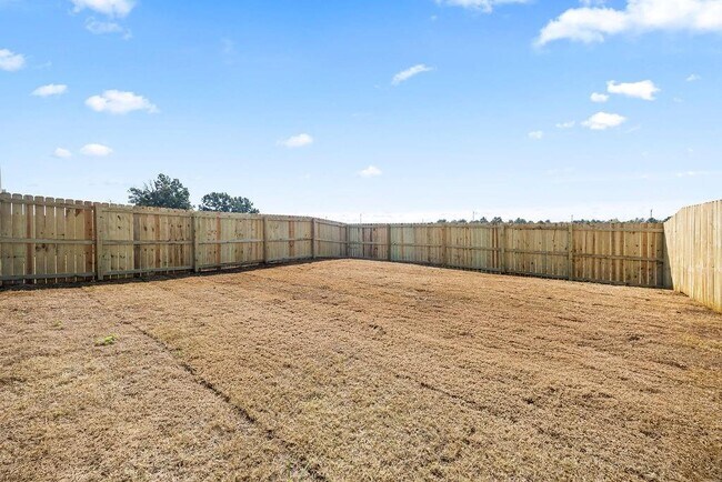 Building Photo - 1801 SW Poigai Wy